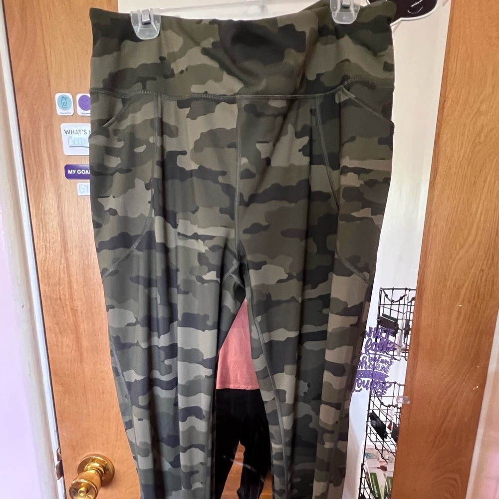 Duluth Trading Company, extra large leggings, inseam 31, green camo